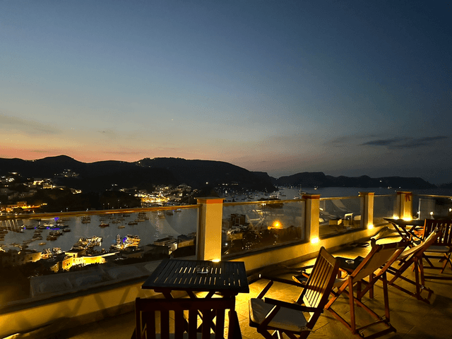Totale Soggiorno in Camera Doppia ingresso SeaView, per 2 persone